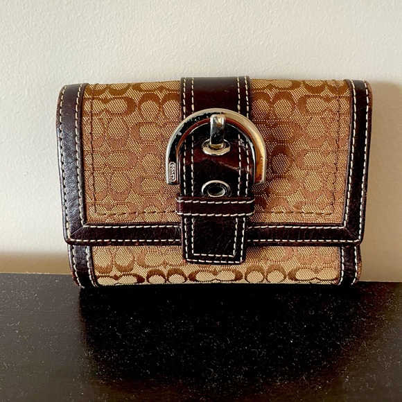 Coach signature C wallet! - Picture 1 of 8
